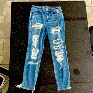 American Eagle Mom Jean size 6 long- perfect condition-